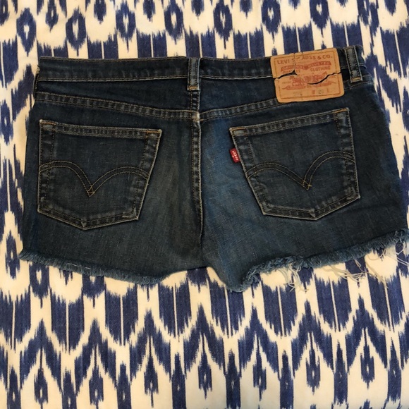 VINTAGE LEVIS CUTOFF JEAN SHORTS- Sz 28 - Picture 3 of 5